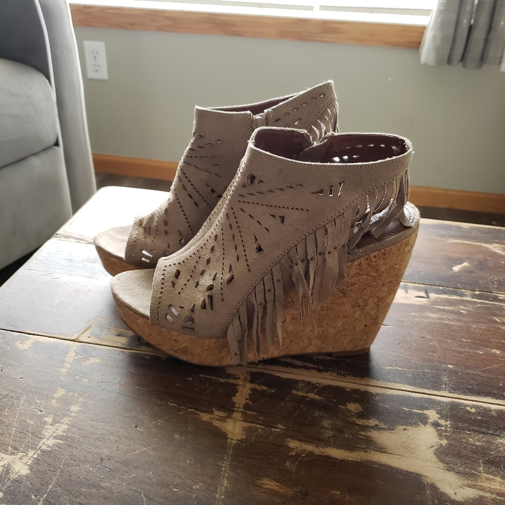 Wedge sandals